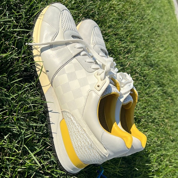 Louis Vuitton size 10 . Use gently. Excelente condition. Price is firm. - Picture 2 of 11